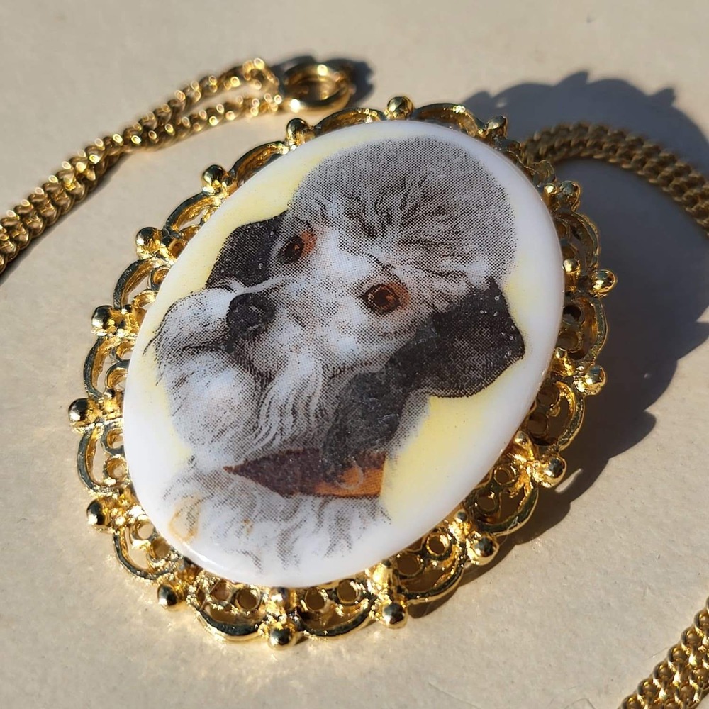 Vintage Gold Tone Resin Poodle Portrait Brooch Pendant Necklace Gray White - Picture 3 of 10